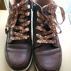 Vionic Shawna Bootie (Dark leather brown)